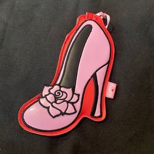 NWT - FLUFF LUGGAGE TAG - BURLY Q HIGH-HEEL SHOE - PINK WITH FLOWER
